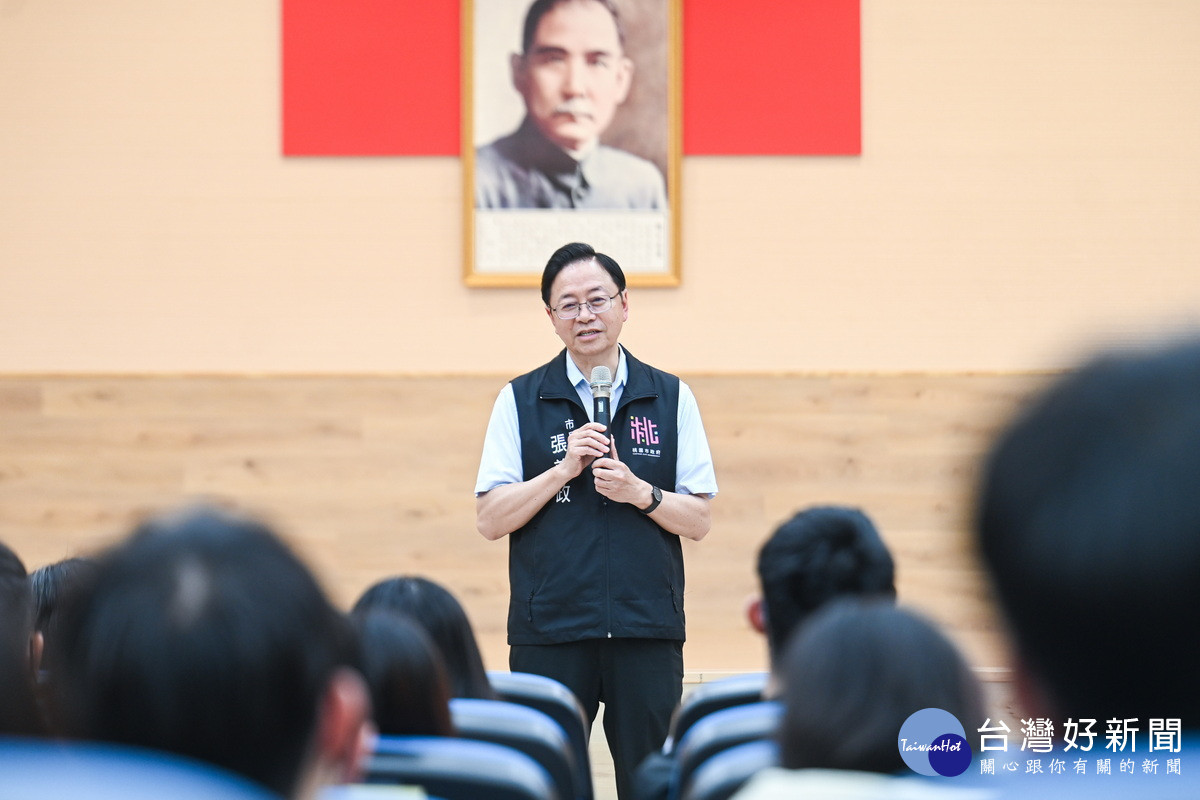 桃園市長張善政於「114年新進人員研習班」中致詞。<br /><br />