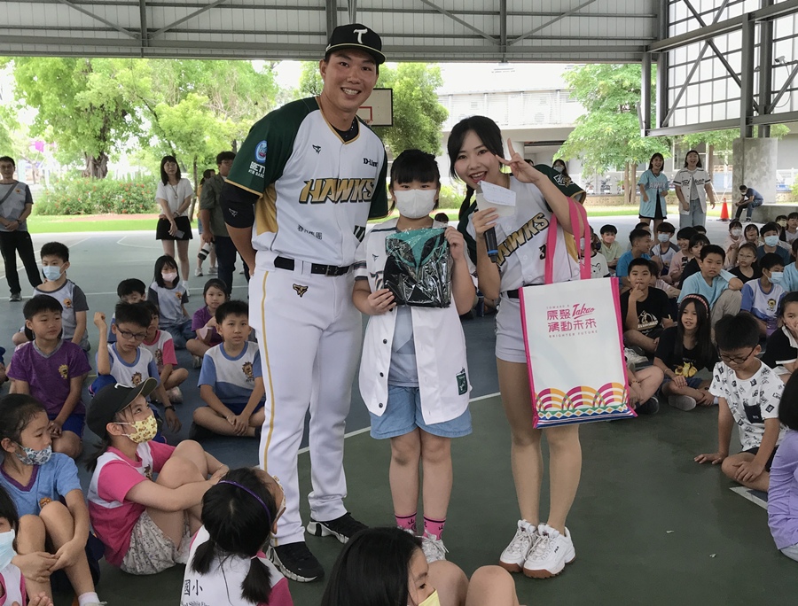 50元看職棒！台鋼雄鷹「校園出任務」點燃棒球魂