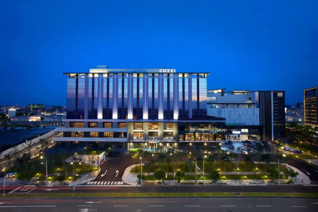 看好婚宴市場與會展商務成長,國泰飯店觀光事業將於2026年開設「COZZI Blu和逸飯店.桃園館」館外宴會廳。圖/國泰飯店觀光事業提供