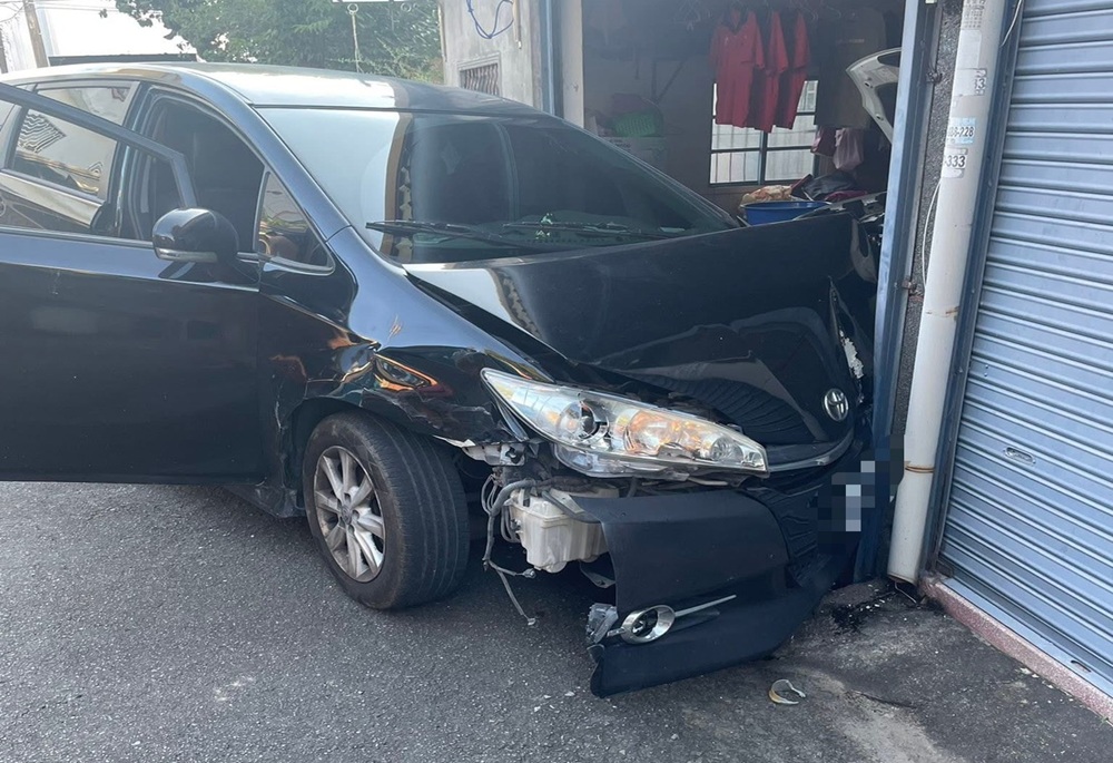 越南籍移工駕車衝撞民宅 苗栗警抓到1人3人落跑中 261 248250616a01