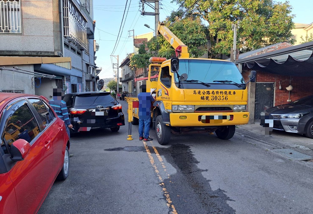 越南籍移工駕車衝撞民宅 苗栗警抓到1人3人落跑中 262 248250616a02