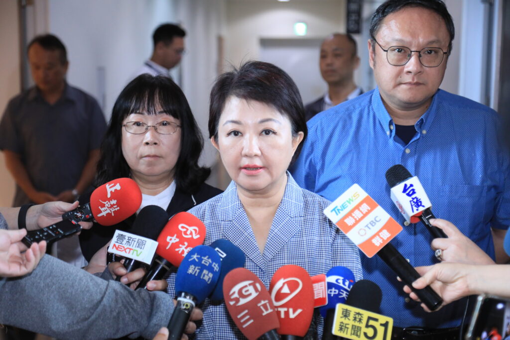 行政院刪減台中補助款逾32億  中市府北上遞交訴願書確保市民權益