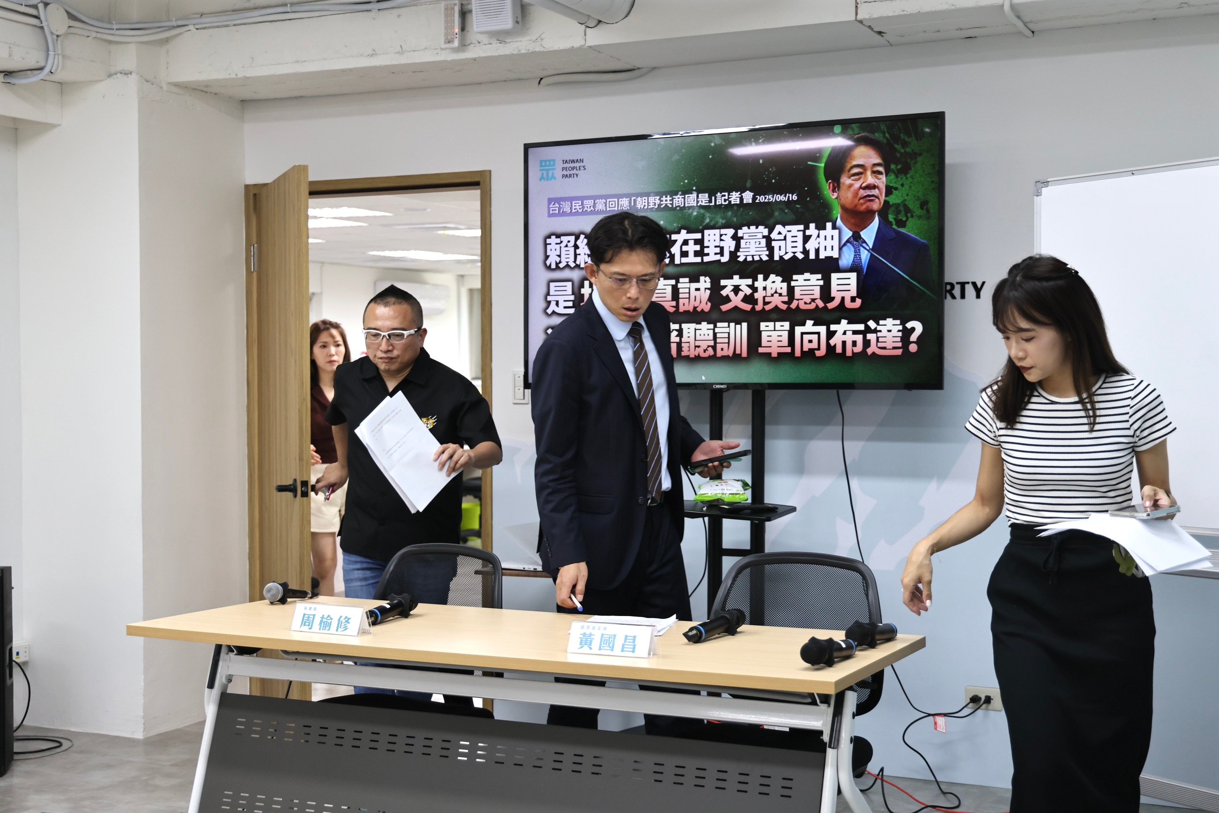 民眾黨立委黃國昌播放疑似偵訊錄音檔,遭到法務部回嗆。林啟弘攝