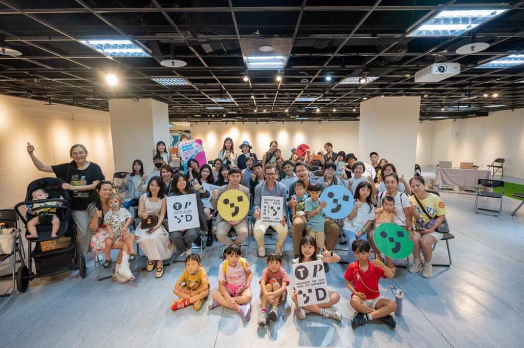▲臺北市青年局「2025 國際父親節:跨國青年家庭交流活動」大合照。(臺北市青年局提供)