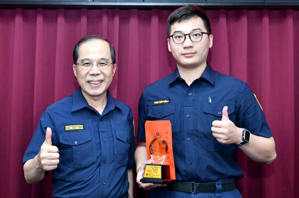 蔡耀丞尋獲失智迷途老翁              盧廷彰會報表揚豎指稱讚