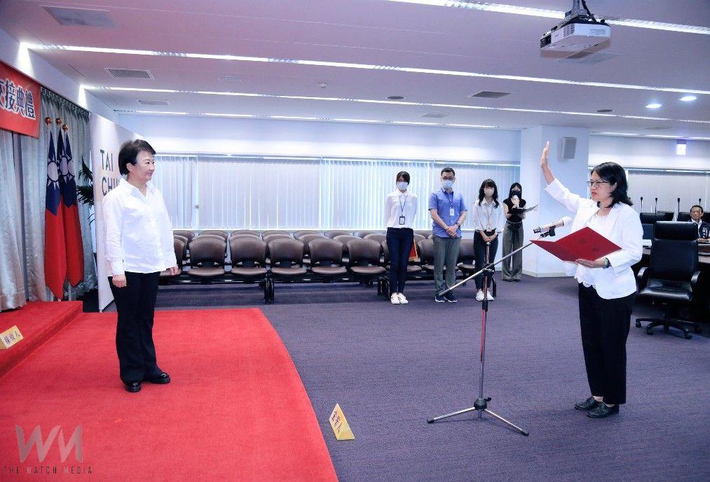 中市府人事處長交接 盧秀燕期勉新任處長陳月春持續打造友善職場 - https://www.watchmedia01.com
