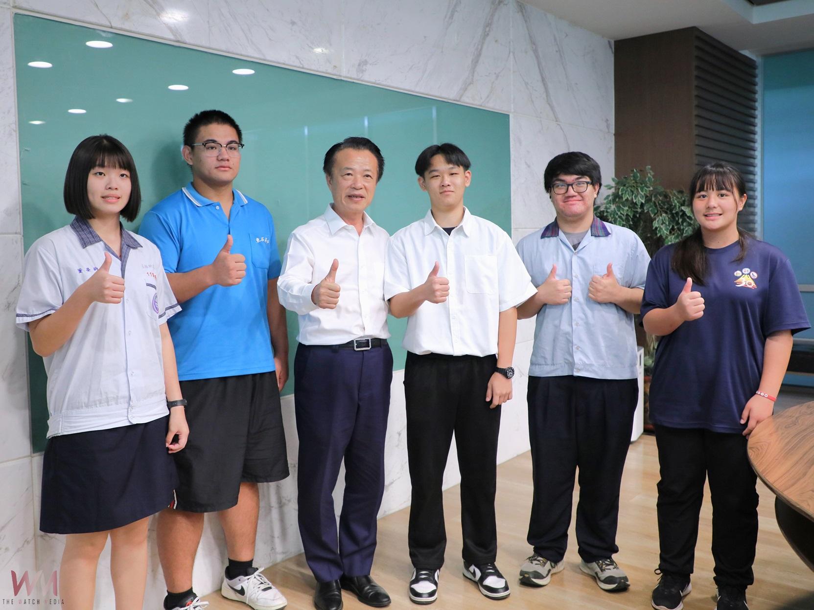 五位優秀學子獲頒總統教育獎 與縣長有約分享生命故事 - https://www.watchmedia01.com