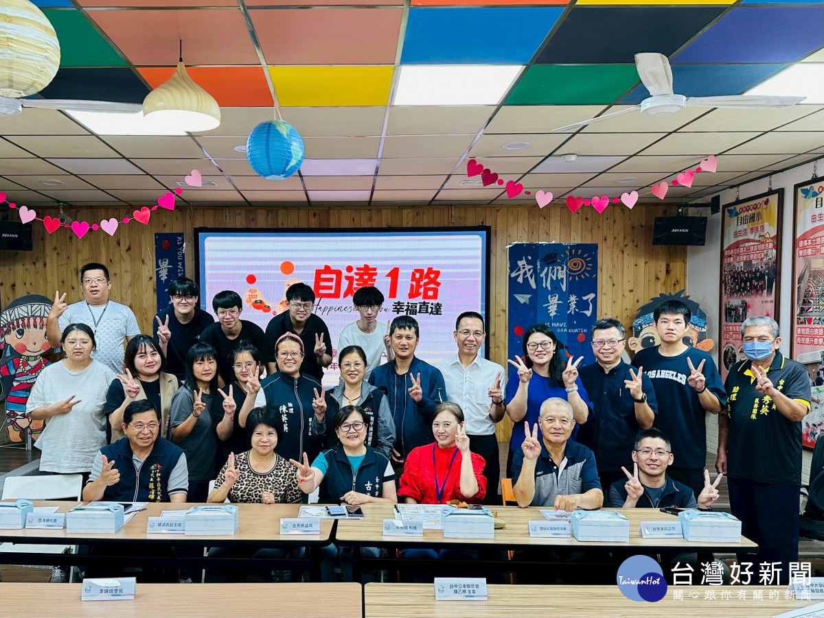 市府前進和平雙崎部落,與在地民眾代表交流自達1路幸福巴士營運情況