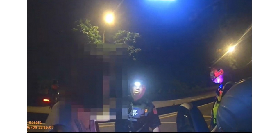 臺北市政府警察局保安大隊路檢見男子幾近昏厥 及時送醫展柔情