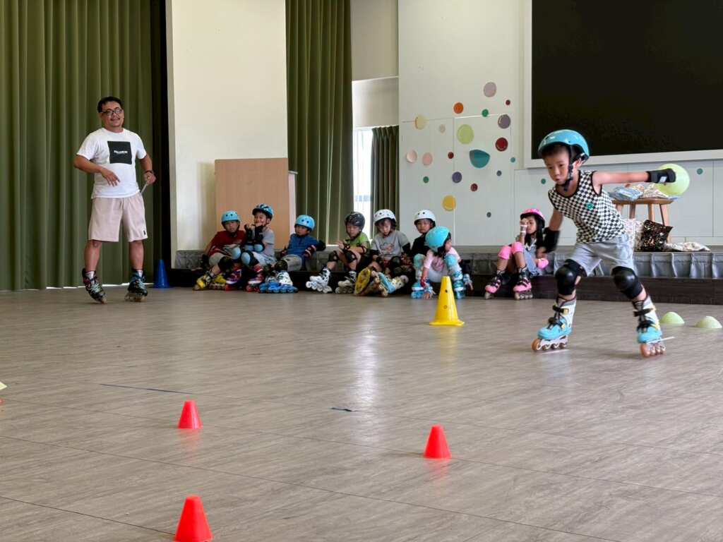 ▲滑出自信!彰化家扶直排輪課程助孩子迎風成長。(彰化家扶提供)