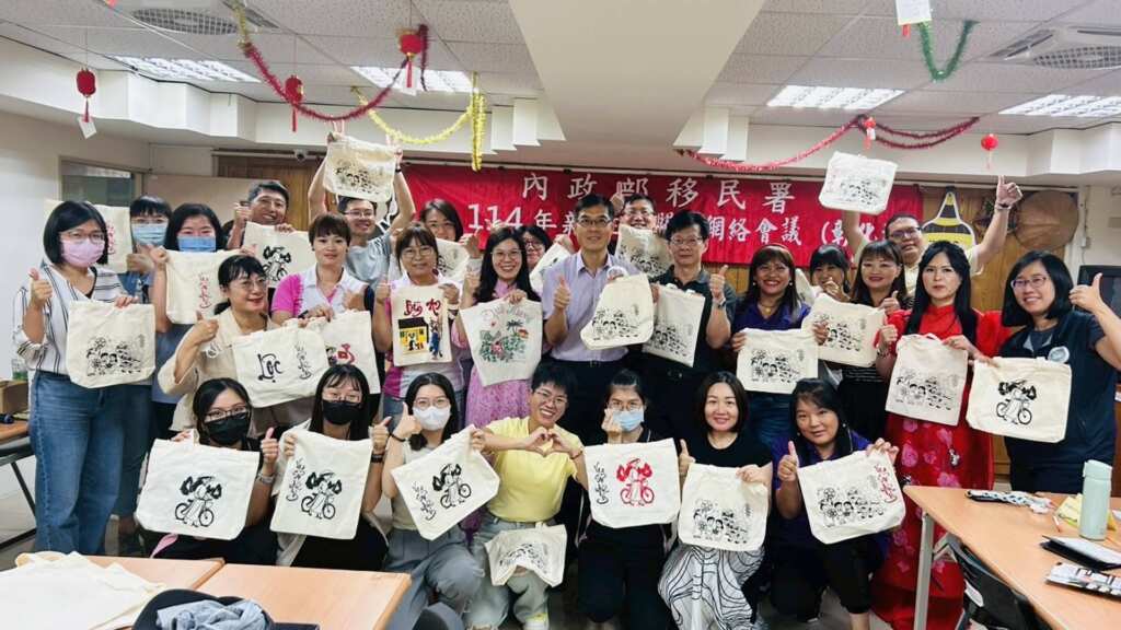 ▲夢想袋著走,彰化新住民網絡會議展現創意新力量。(記者林明佑翻攝)