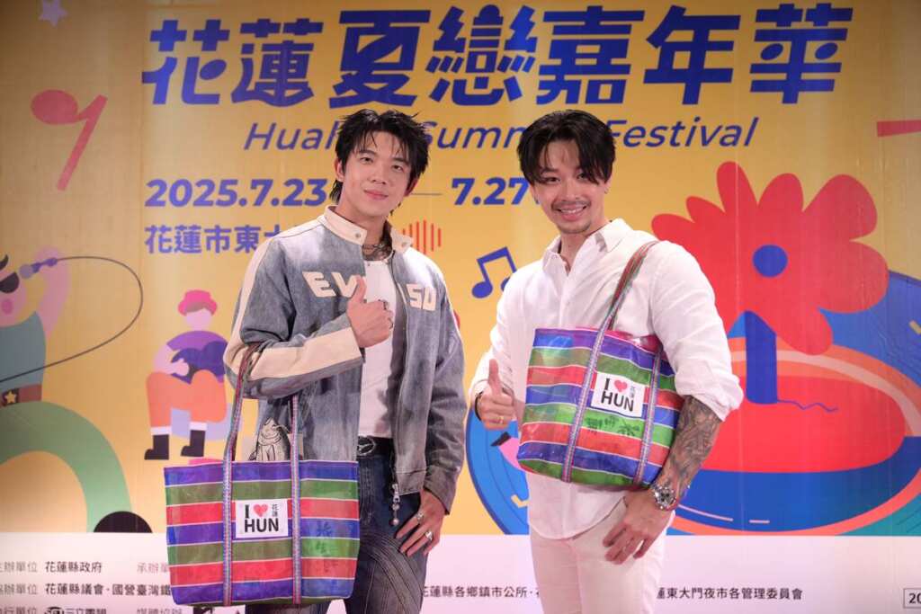 ▲人氣創作歌手高爾宣、饒舌歌手PIZZALI現場演出,並提前預告將在夏戀嘉年華演唱會中演出,引爆夏日音樂狂潮。