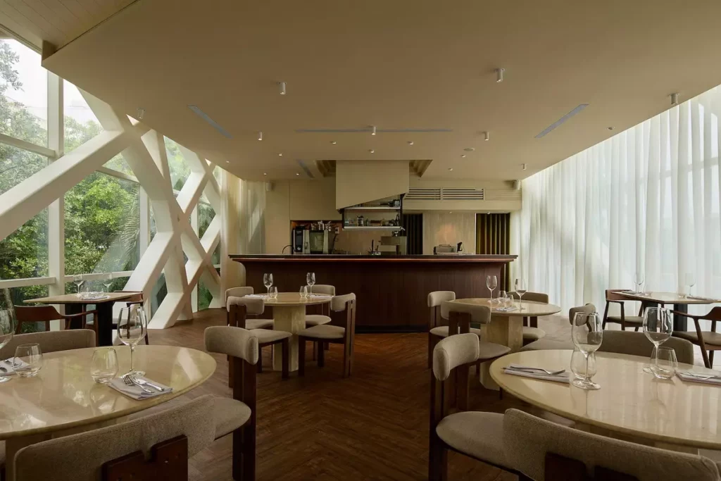 Bonami 餐酒館延續「好朋友」精神,打造開放式廚房的共享空間(MMHG 提供)