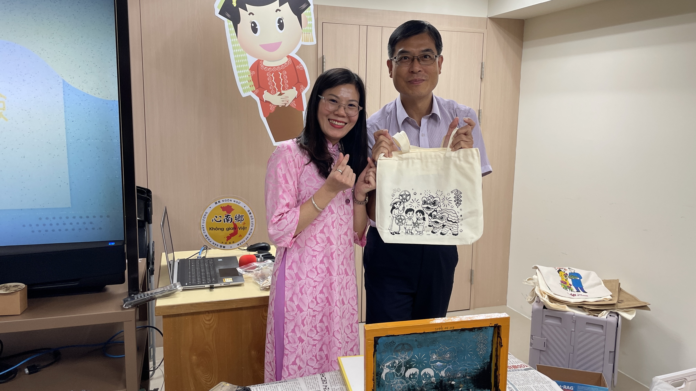 (有影片)/夢想「袋」著走 彰化新住民網絡會議展現創意新力量 - https://www.watchmedia01.com