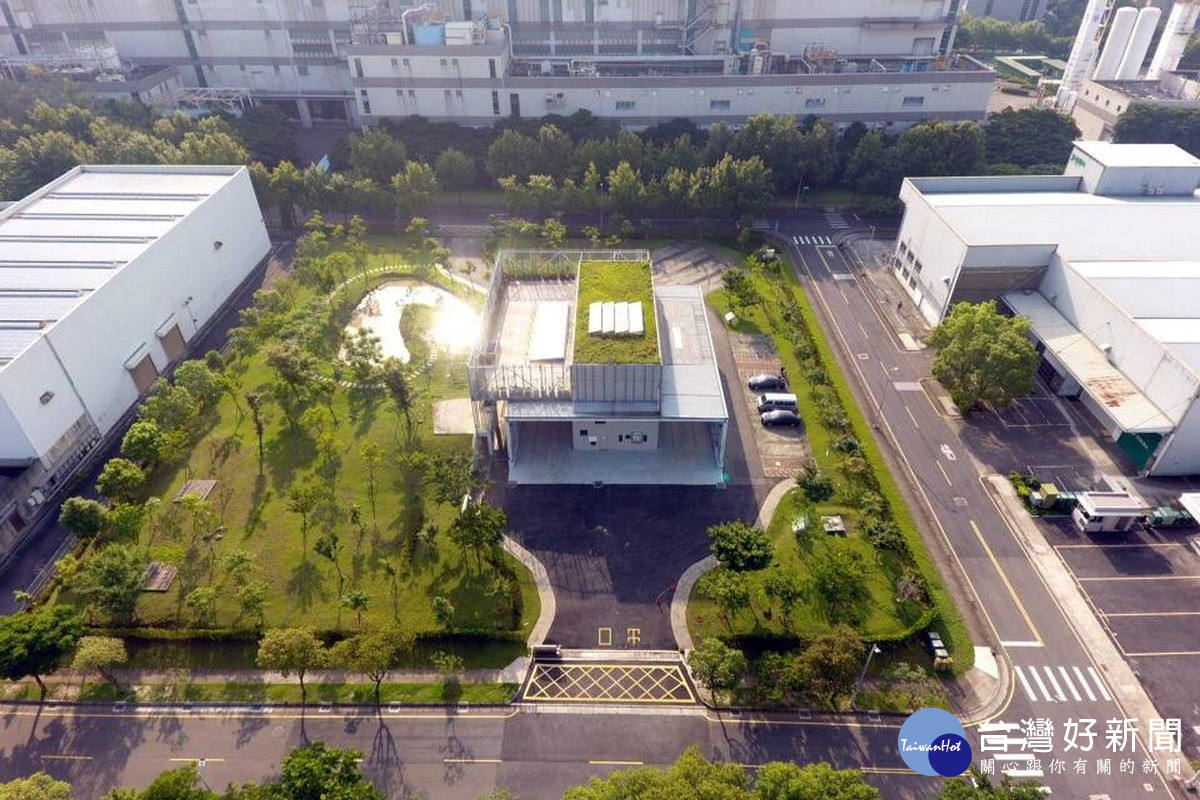 桃園市龜山柴油車排煙檢測站,榮獲國內建築能效最高等級「第1+級近零碳建築」認證。<br /><br /> <br /><br />
