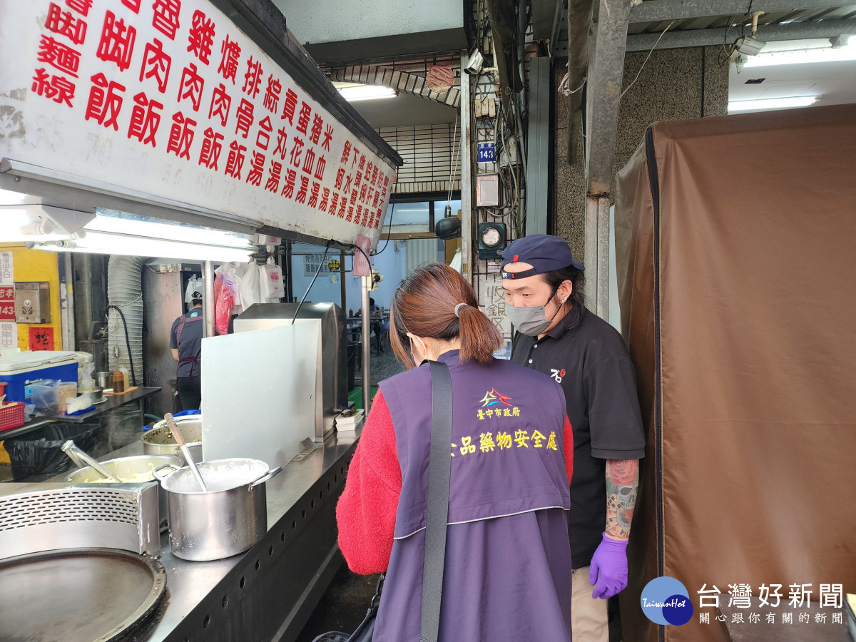食安處稽查夜市餐飲業者