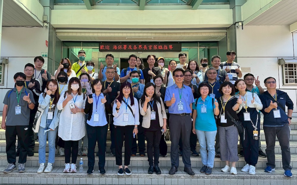 海保署官員到嘉義縣環保局觀摩嘉義縣海洋污染防治科技治理力。(圖/嘉義縣政府提供)