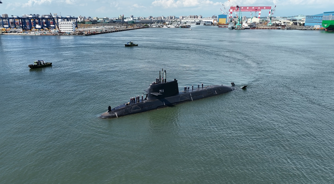 媒體指稱海鯤軍艦左艦艏「艇體變形」 台船:該處聲納護罩內因裝置聲納元件而凸起 絕無變形!