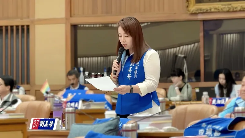 劉美芳表示,審查速度遠快於泰板輕軌,「我們泰板輕軌從2019年到現在還在等待核定,市長您有沒有覺得很心酸?」