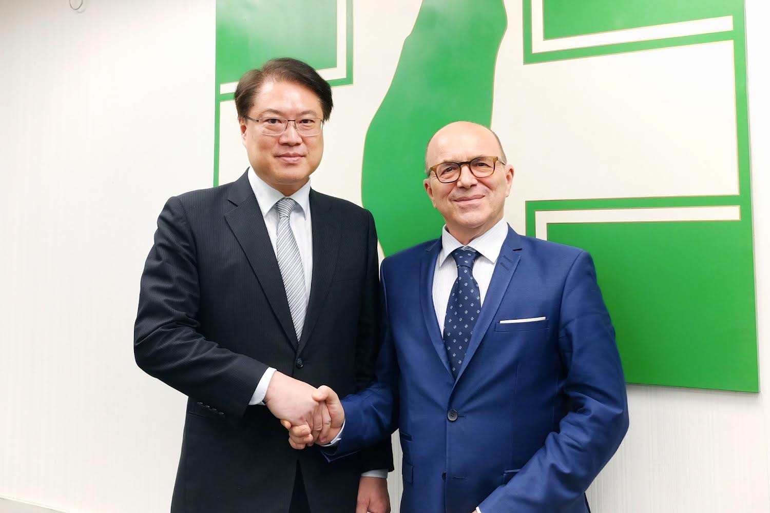 接待歐洲訪團 林右昌借鑑經驗強化社會防衛韌性 244 接待歐洲訪團 林右昌借鑑經驗強化社會防衛韌性 243