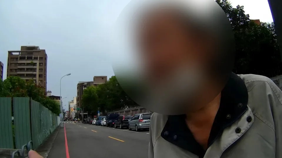 物理老師酒後騎單車遭攔查 對警察講解「Ek=12(mv2)」結果曝 218 物理老師酒後騎單車遭攔查 對警察講解「Ek=12(mv2)」結果曝 217