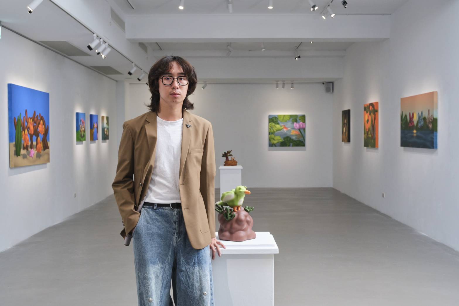 陳汶慶在《在虛景中遠行》個展中，以遊戲畫面與3D建模為視角，將現實自然的觀察記憶轉化為「虛擬寫生」。（記者 趙靜姸翻攝）