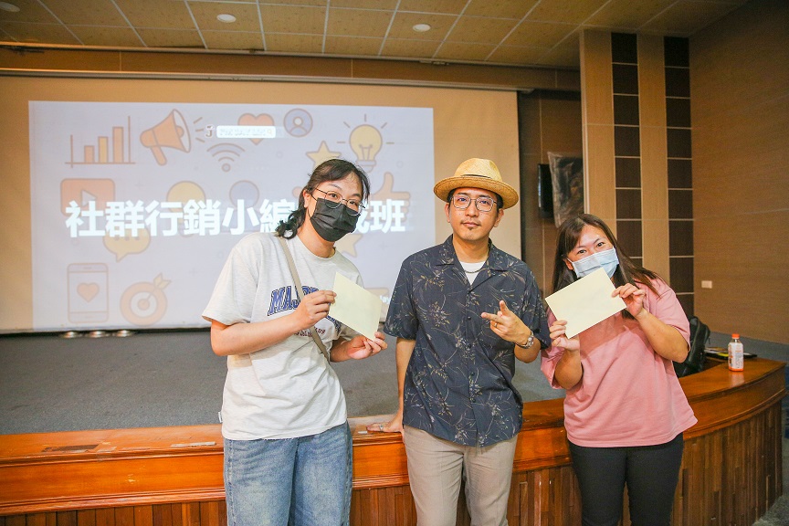▲金門行動旅服辦理「社群行銷實戰課」，邀請行銷達人林杰銘老師(中)分享多元社群經營。