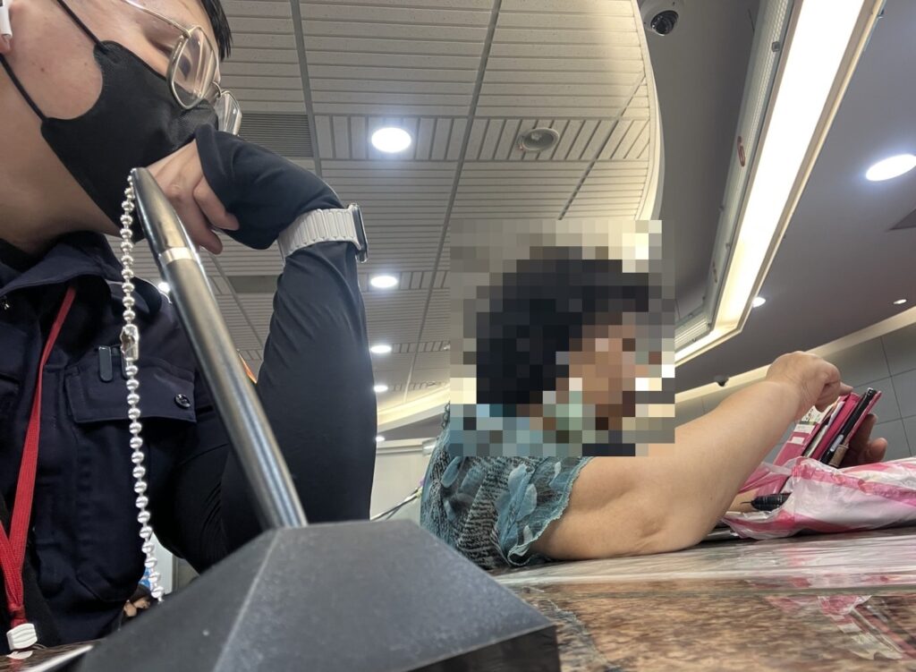 婦接到兒子電話信以為真           李建安與之對話拆穿騙局