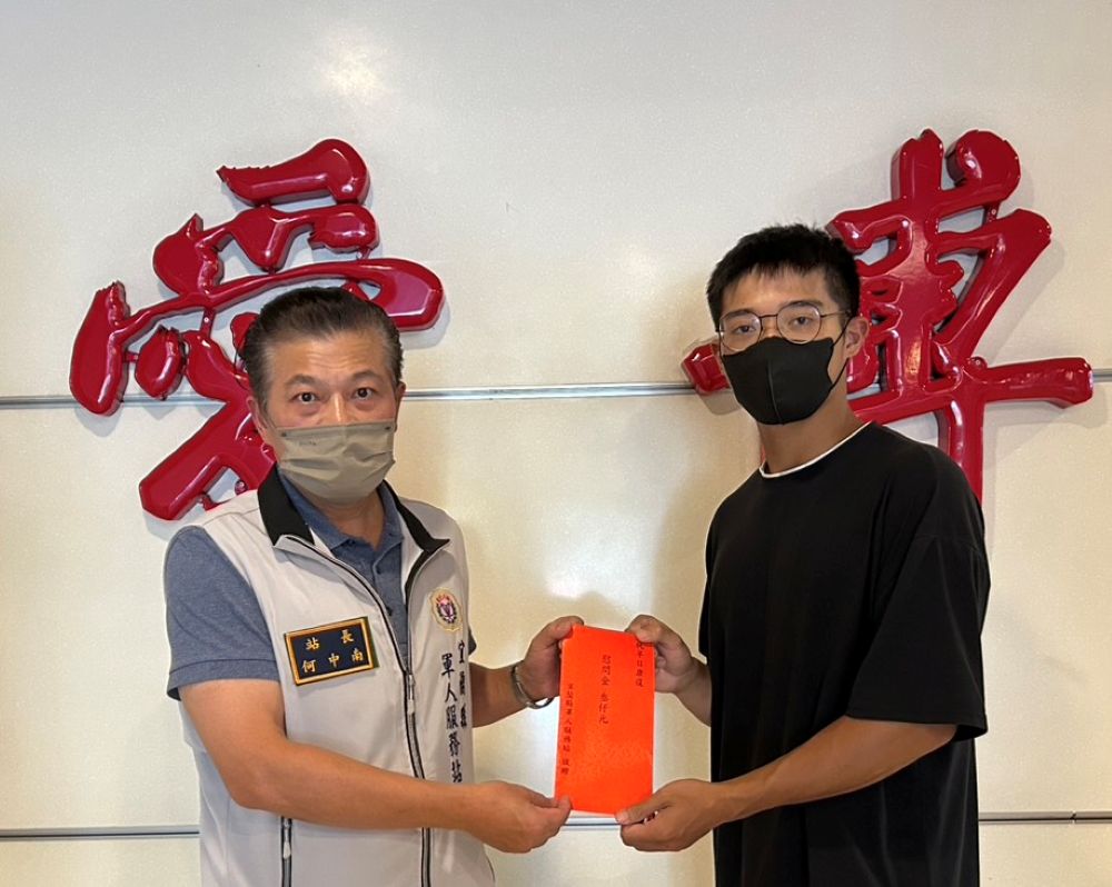 雙親車禍重傷住院    宜蘭軍服站慰勉袍澤勇敢面對