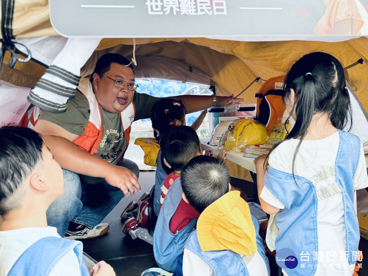 帳篷體驗結合裝備展示,提升應變力與防災準備。圖/世界展望會提供