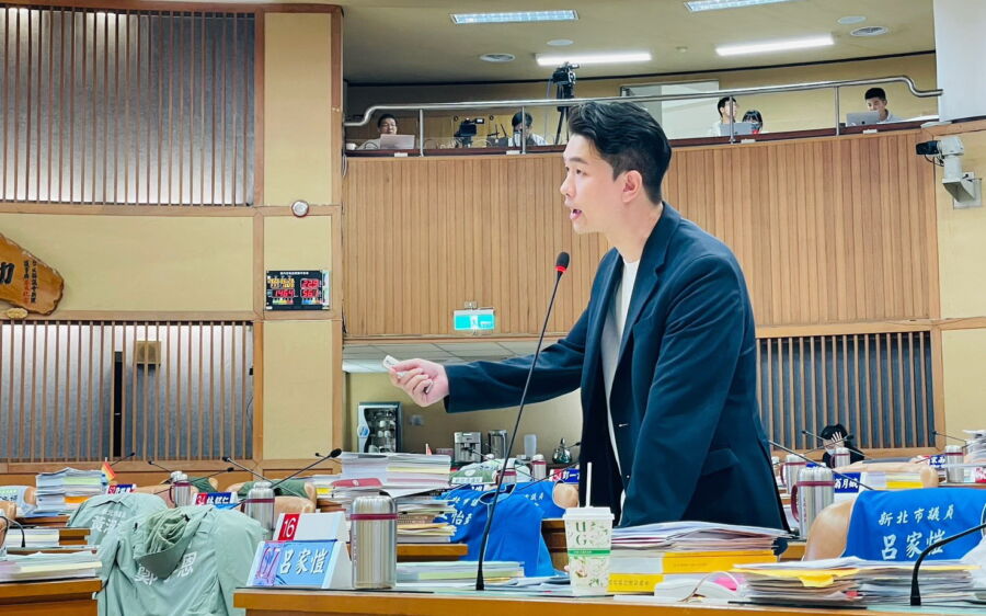 圖/新北市議員呂家愷認為,市府協助里長汰換公務機車,但全面都換電動車並不實際,應提供油車與電動車雙軌制選項。(新北市議員呂家愷提供)