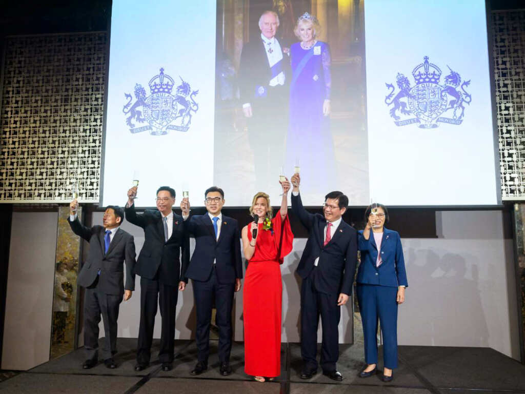▲江啟臣出席「英國國王查爾斯三世(King Charles III)華誕慶祝晚會」,盼深化台英交流共創繁榮合作願景。