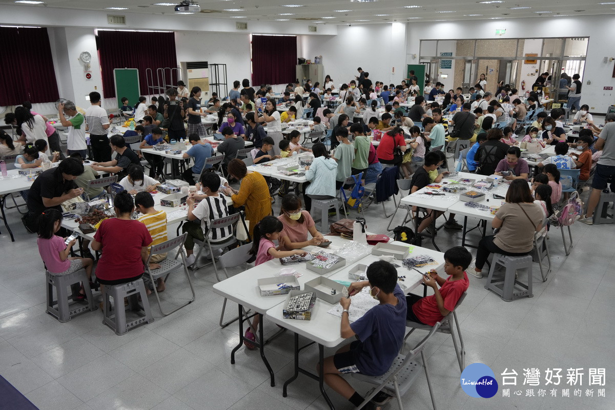 南投市公所的丟包企劃吸引許多親子參與全程沸騰無比。（南投市公所提供）