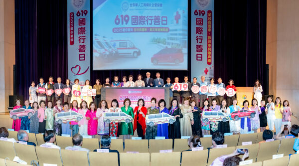 淑敏總會長與貴賓及各捐贈分會會長合照留影