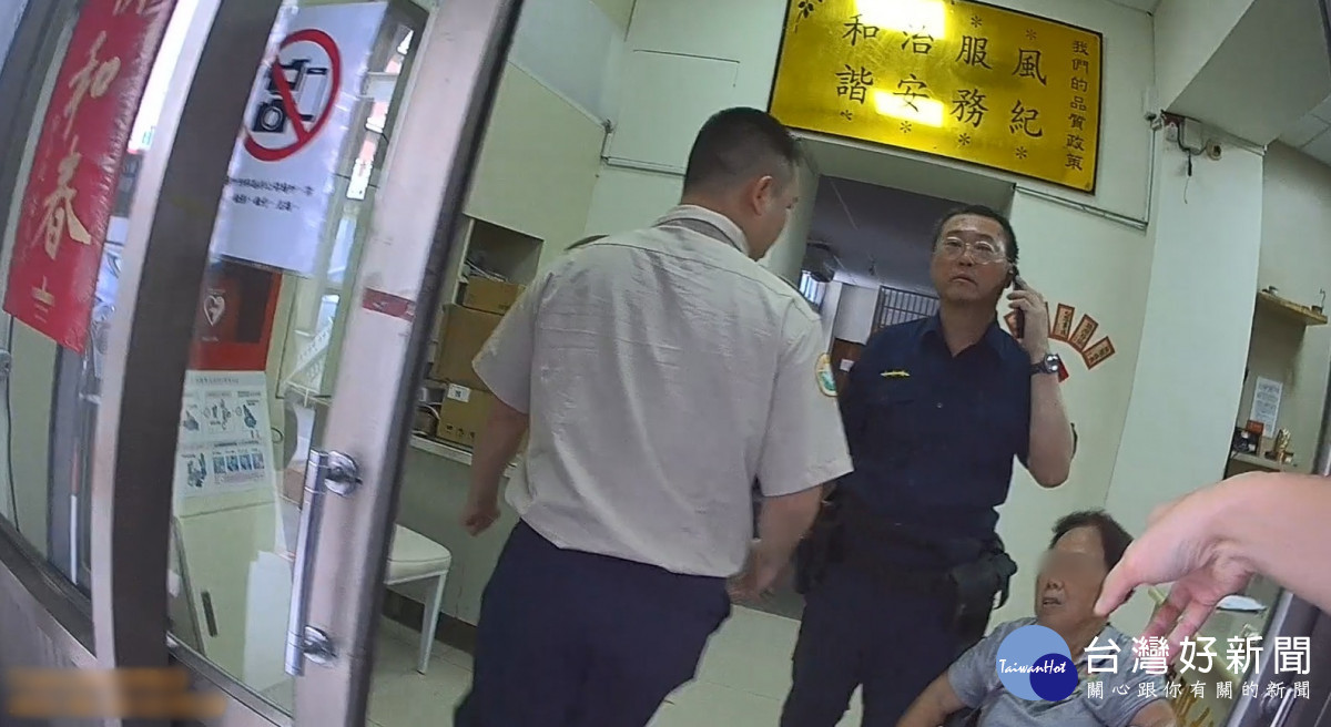 公車乘客中暑求救,司機直奔中壢分局聯手送醫。
