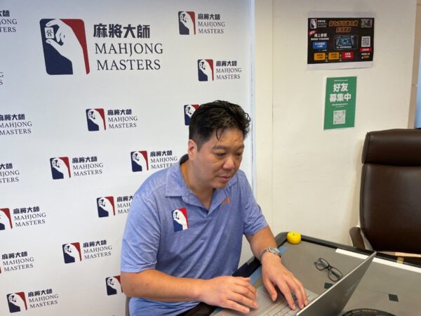 「麻將大師」執行長薛仁杰親自撰寫程式，將矽谷背景技術應用於賽事平台開發，透過大數據與AI演算法優化比賽系統與玩家體驗，實踐讓麻將成為智能化、國際化運動的願景。圖/朱立君