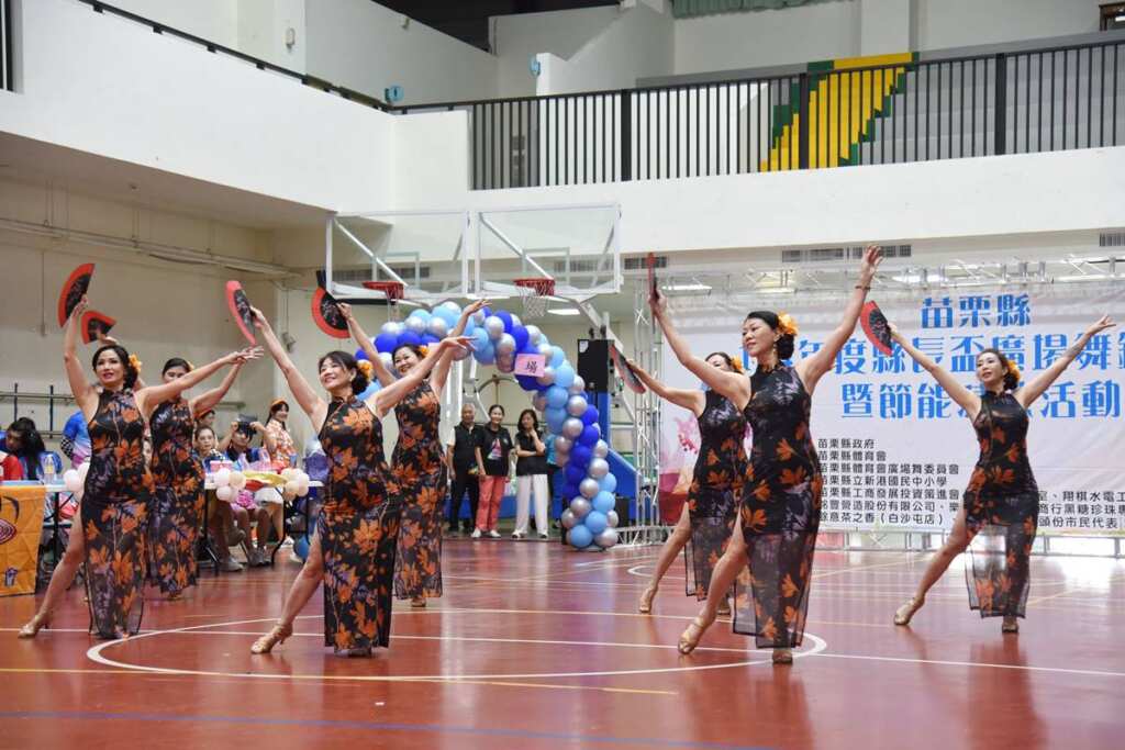 ▲全國縣長盃廣場舞錦標賽開場精彩演出。