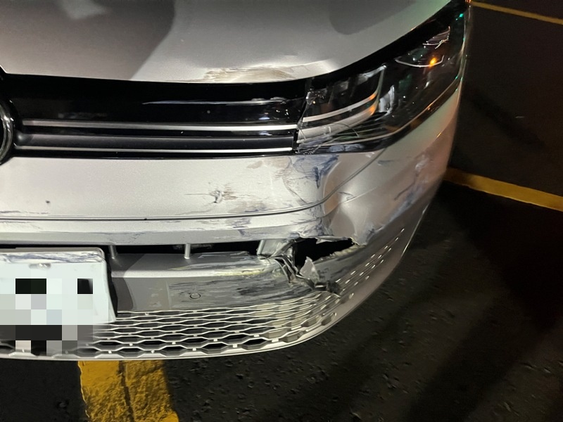中壢深夜三車相撞 計程車翻覆街頭駕駛受傷 S 15065117 0