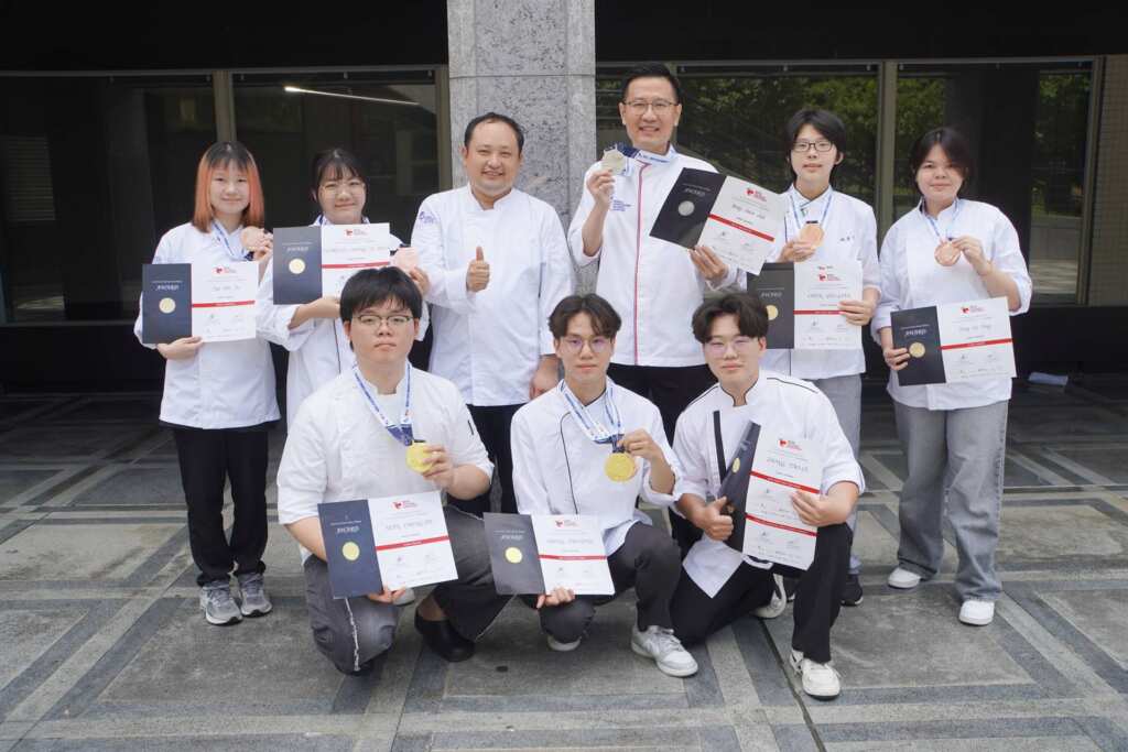 ▲大葉大學餐旅系、烘焙學程參加首爾廚藝挑戰賽,獲2金1銀5銅3佳作。(記者林明佑翻攝)