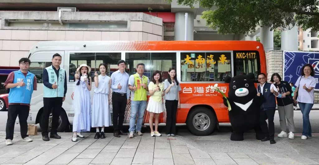 台灣好行~北投-竹子湖線新車造型亮相