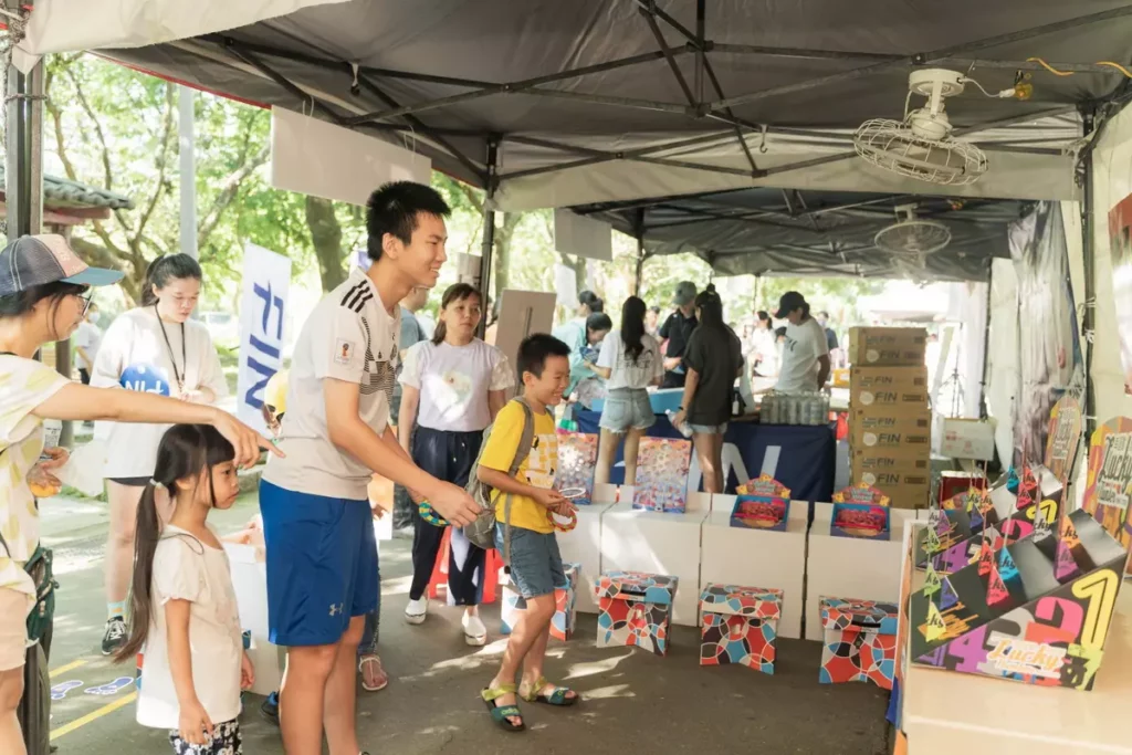 亞尼克第21屆寫生比賽當日現場集結了好多創意攤位、遊戲闖關抽獎等