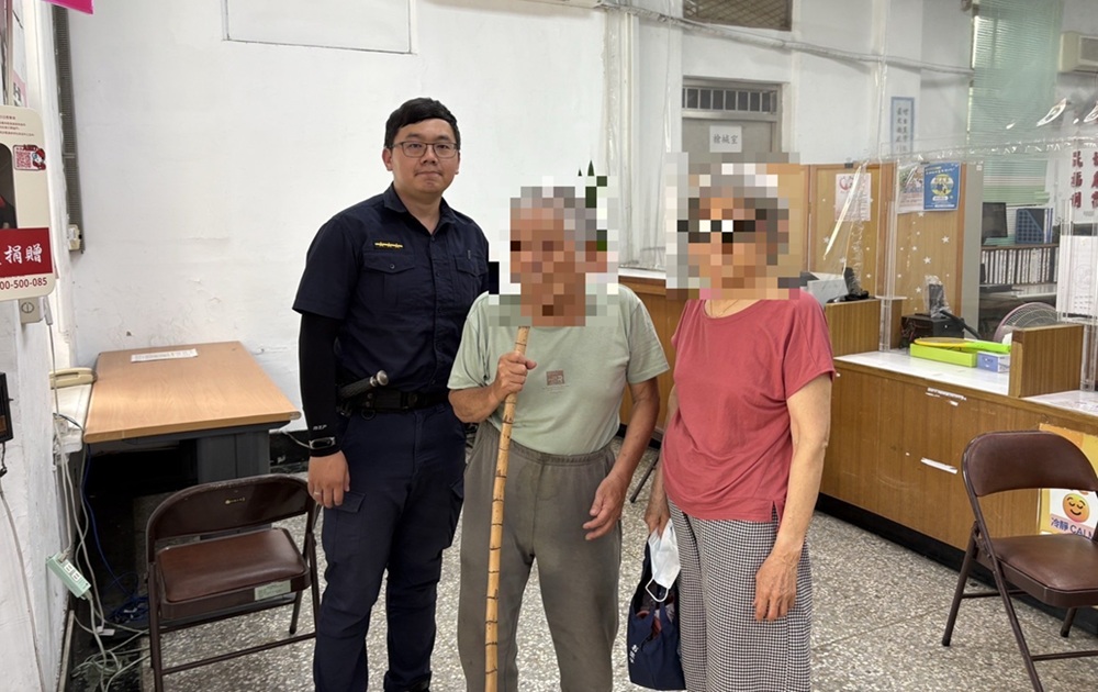 ▲圖說：西區派出所員警頂著烈日，在街頭尋獲走失的86歲李姓老翁 （圖／台中市政府 提供）