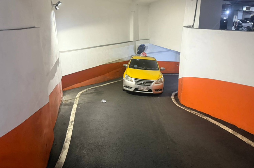 疑醉臥停車場車道 42歲男被計程車輾過送醫急救 257 cnews204250623a05