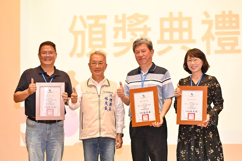 ▲宜蘭縣代理縣長林茂盛(左2)頒將留影。