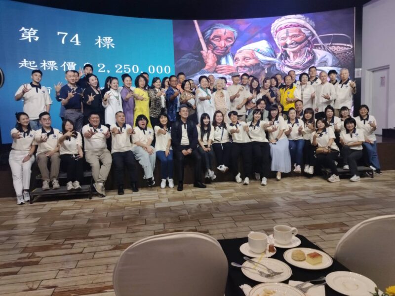 圖文:金門與南投傑人會攜手舉辦《愛無限》慈善義賣 為孩子與長者點亮希望 用愛跨海 讓善意無限蔓延。