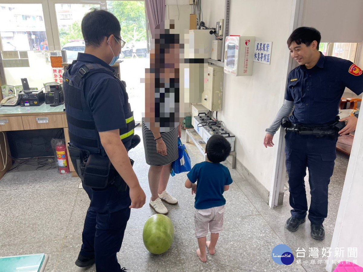 熱心民眾見走失孩童急報案　警即時協助平安返家
