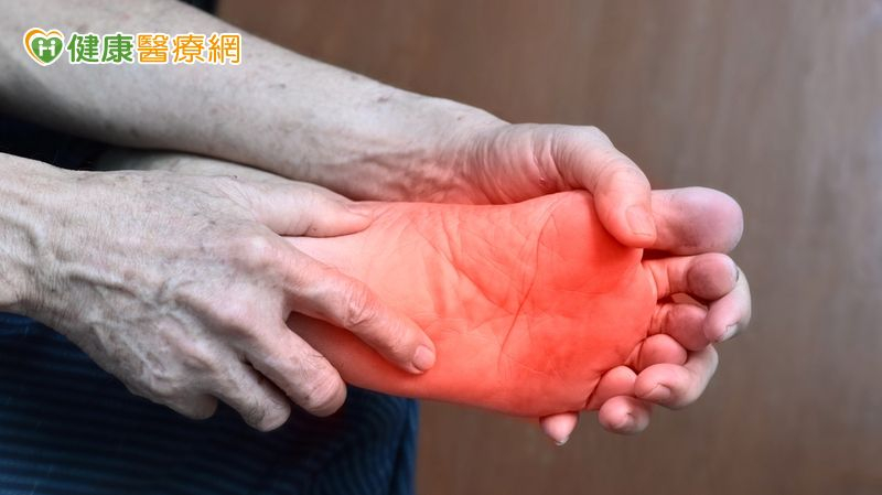72歲翁糖尿病腳麻、灼痛睡不好 醫揭神經性疼痛治療關鍵