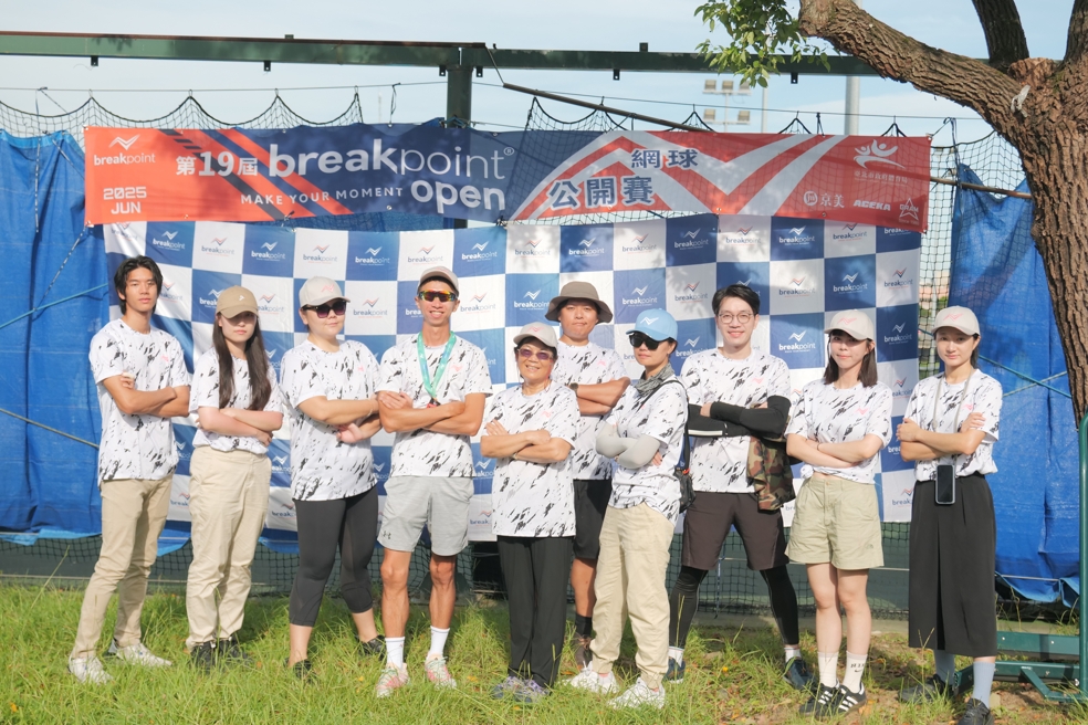 breakpoint open團隊及創辧人林俊佑(左四)。圖/breakpoint open提供
