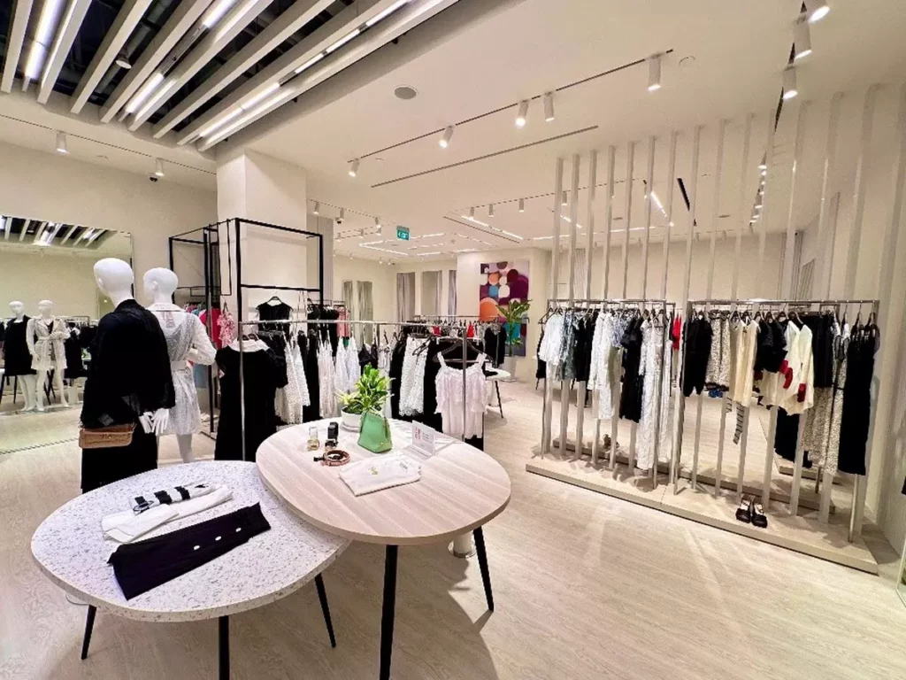 全面採用節能照明系統,降低能源消耗,同時營造舒適明亮的購物環境