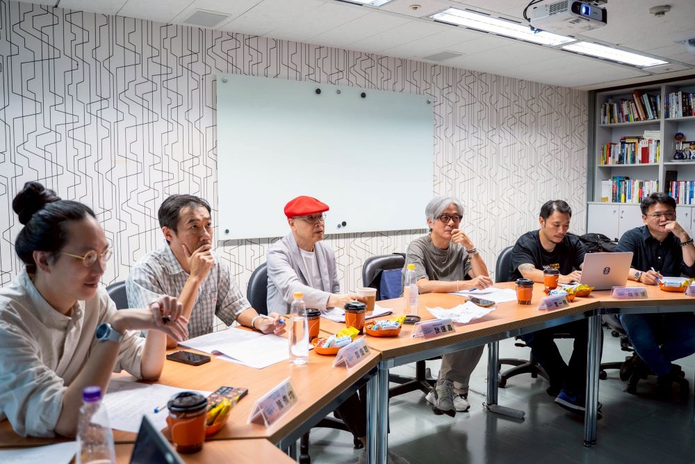 創意顛覆想像 新北校園廣告人12強出爐 3 《圖說》廣告公司評審仔細聆聽參賽同學創意提案。〈新聞局提供〉